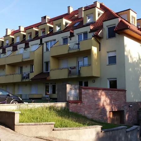 Velencei To Apartmanhaz Веленце