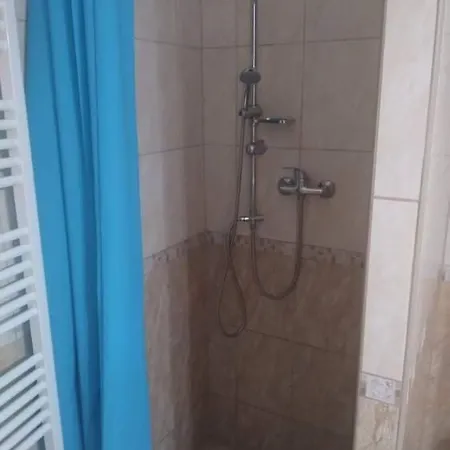 Velencei To Apartmanhaz Апартаменты Веленце
